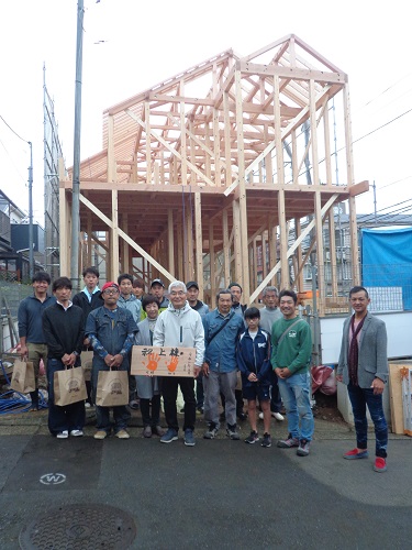 横浜市の注文住宅　地下車庫のある家【H様邸】祝 上棟式