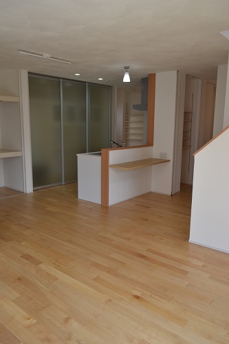 伊勢原市・注文住宅実例　大容量キッチン収納が魅力の家事動線に拘った家