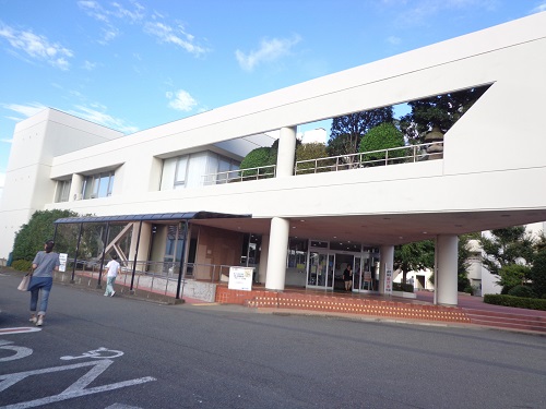 息子と市役所めぐりです