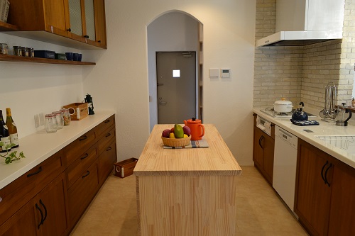 秦野市・注文住宅実例　自然素材の造作を随所に散りばめたカフェ風の家