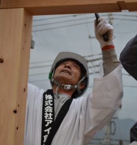 大工の仕事を解説しています（高気密高断熱住宅の解説）。